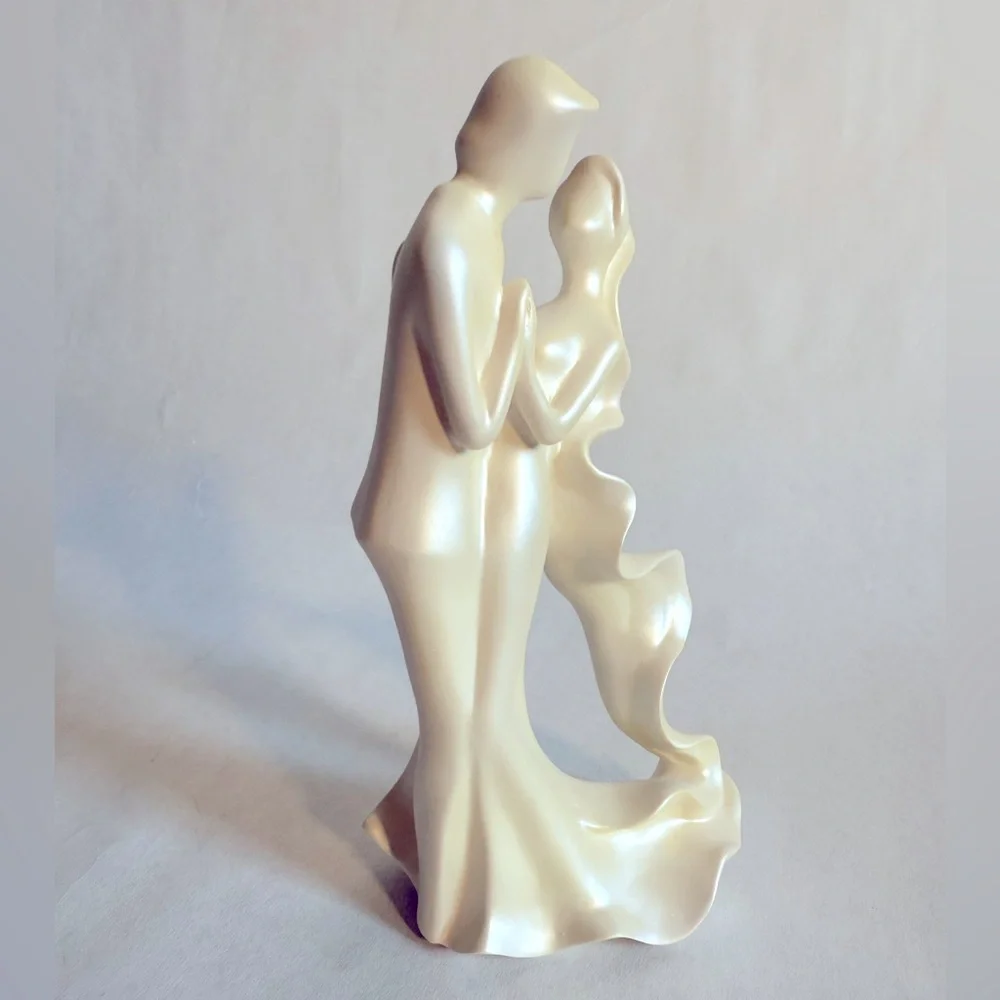 Elegant Cream Wedding Figurine NWT